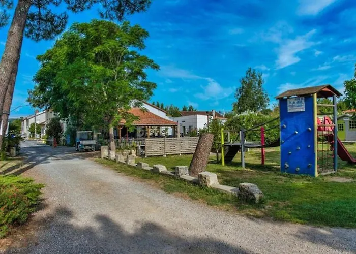 Mobil-home 2 Avec Terrasse - Api-1-52-1325 * Vielmur-sur-Agout